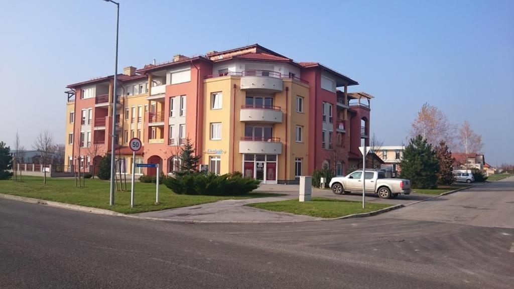 Europa 20 Apartman Бік Екстер'єр фото